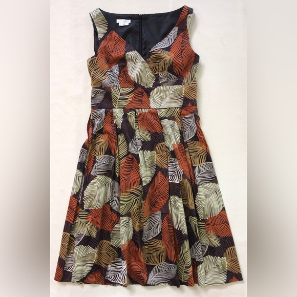 LONDON TIMES Sleeveless V-neck Dress (2) - Picture 7 of 17